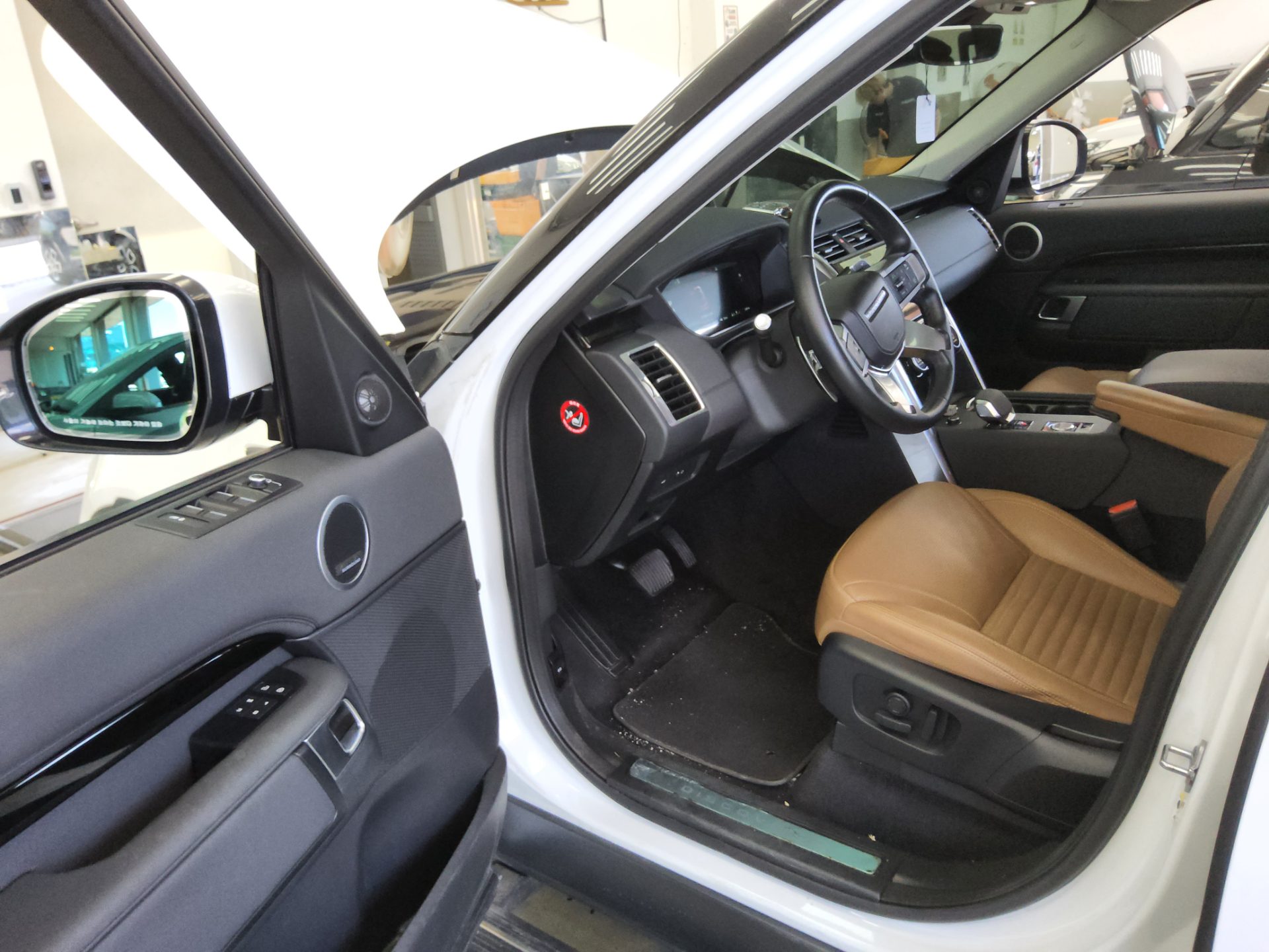 2022 - land rover discovery