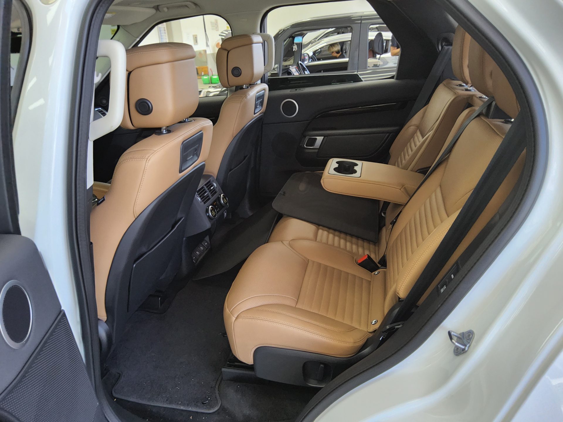 2022 - land rover discovery