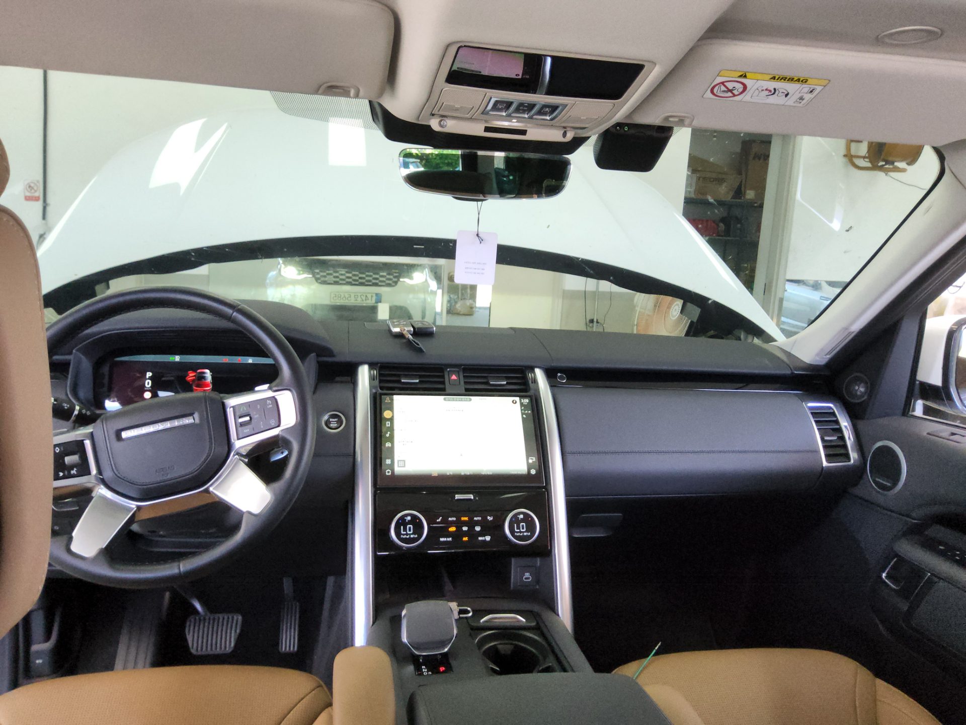 2022 - land rover discovery