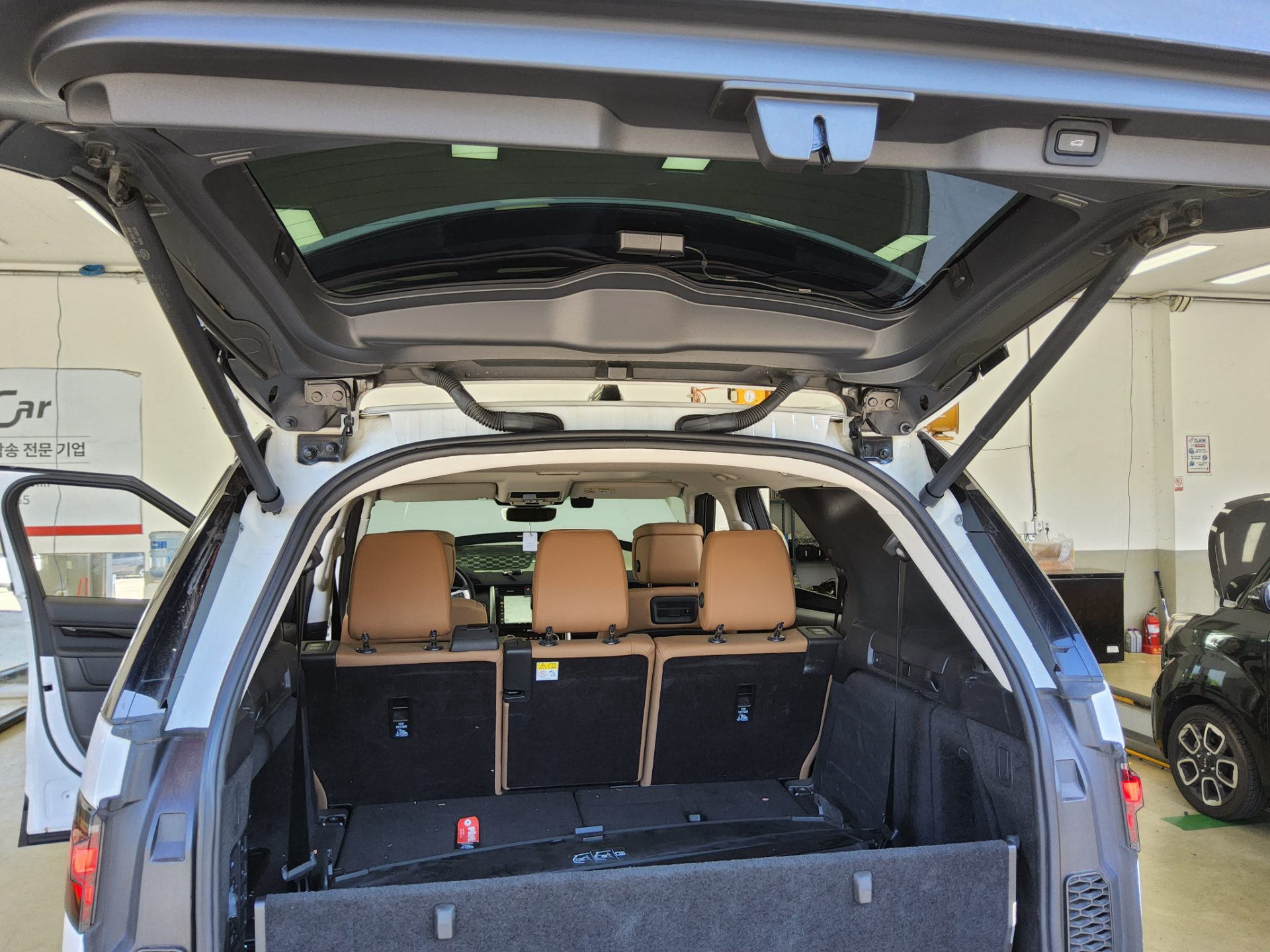 2022 - land rover discovery