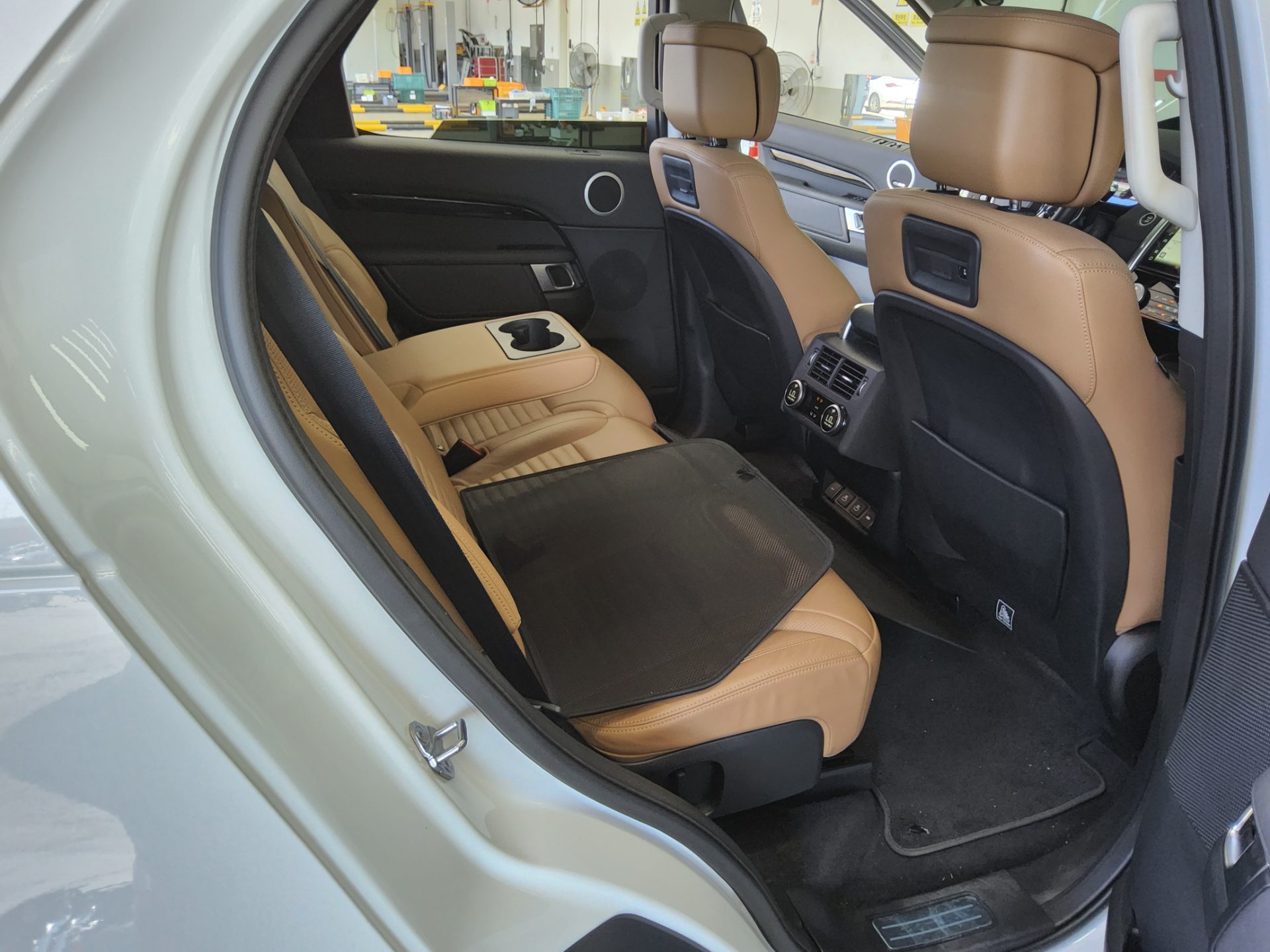 2022 - land rover discovery