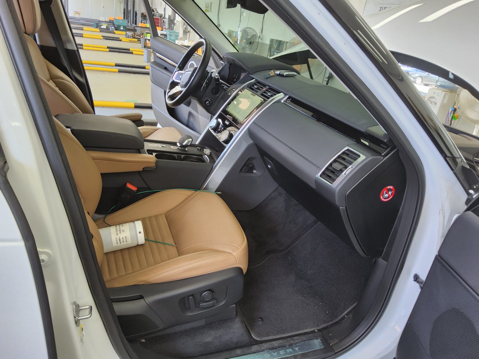 2022 - land rover discovery