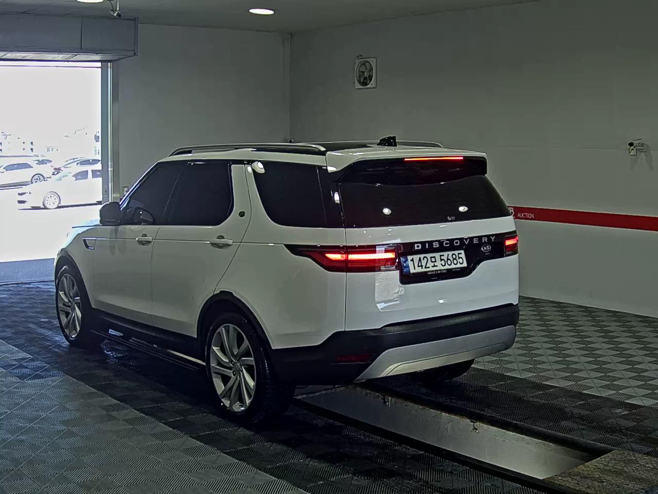 2022 - land rover discovery