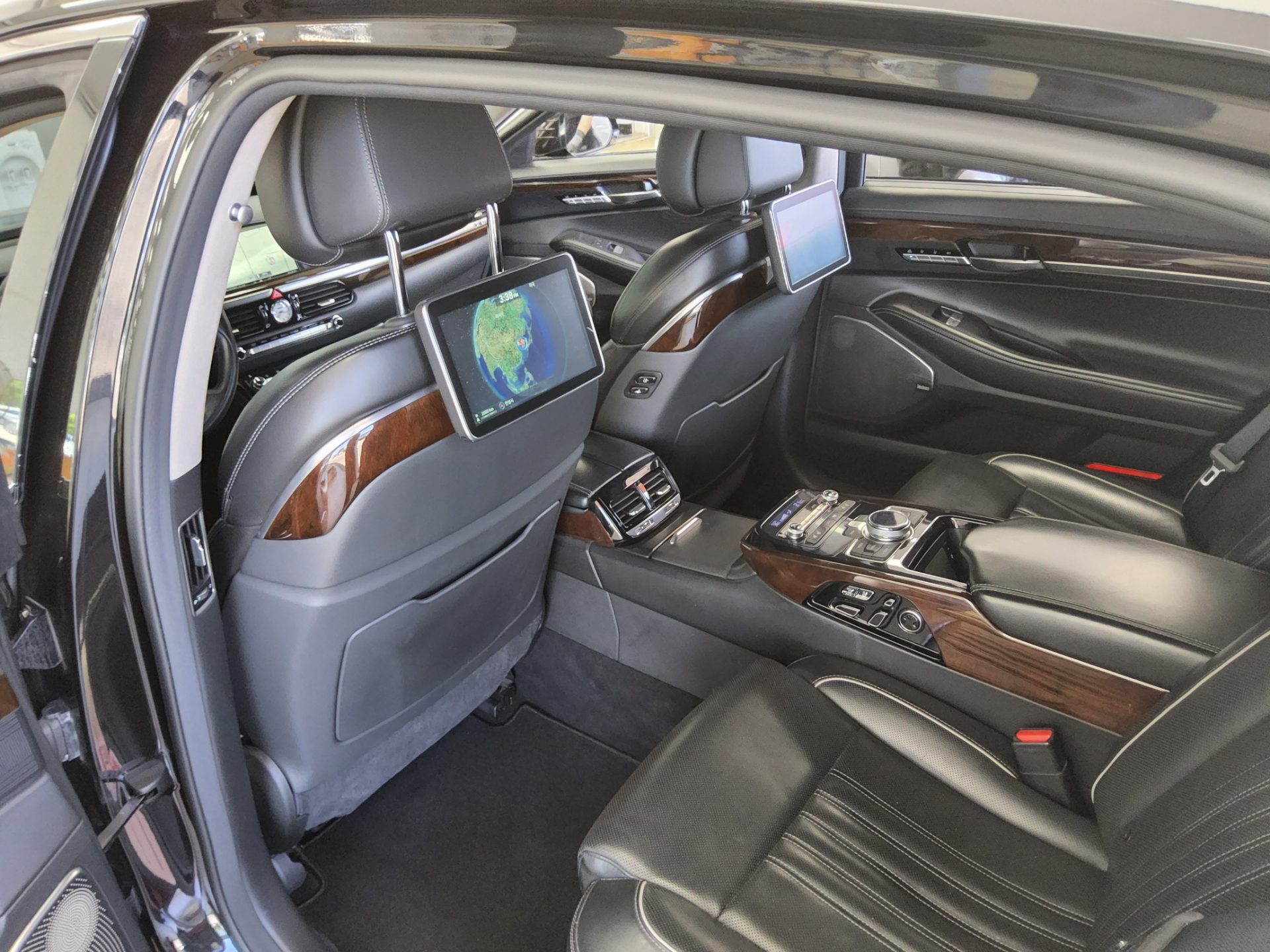 2018 - genesis eq900