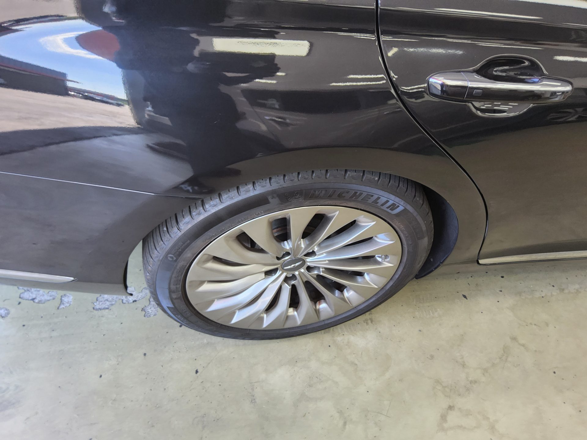 2018 - genesis eq900