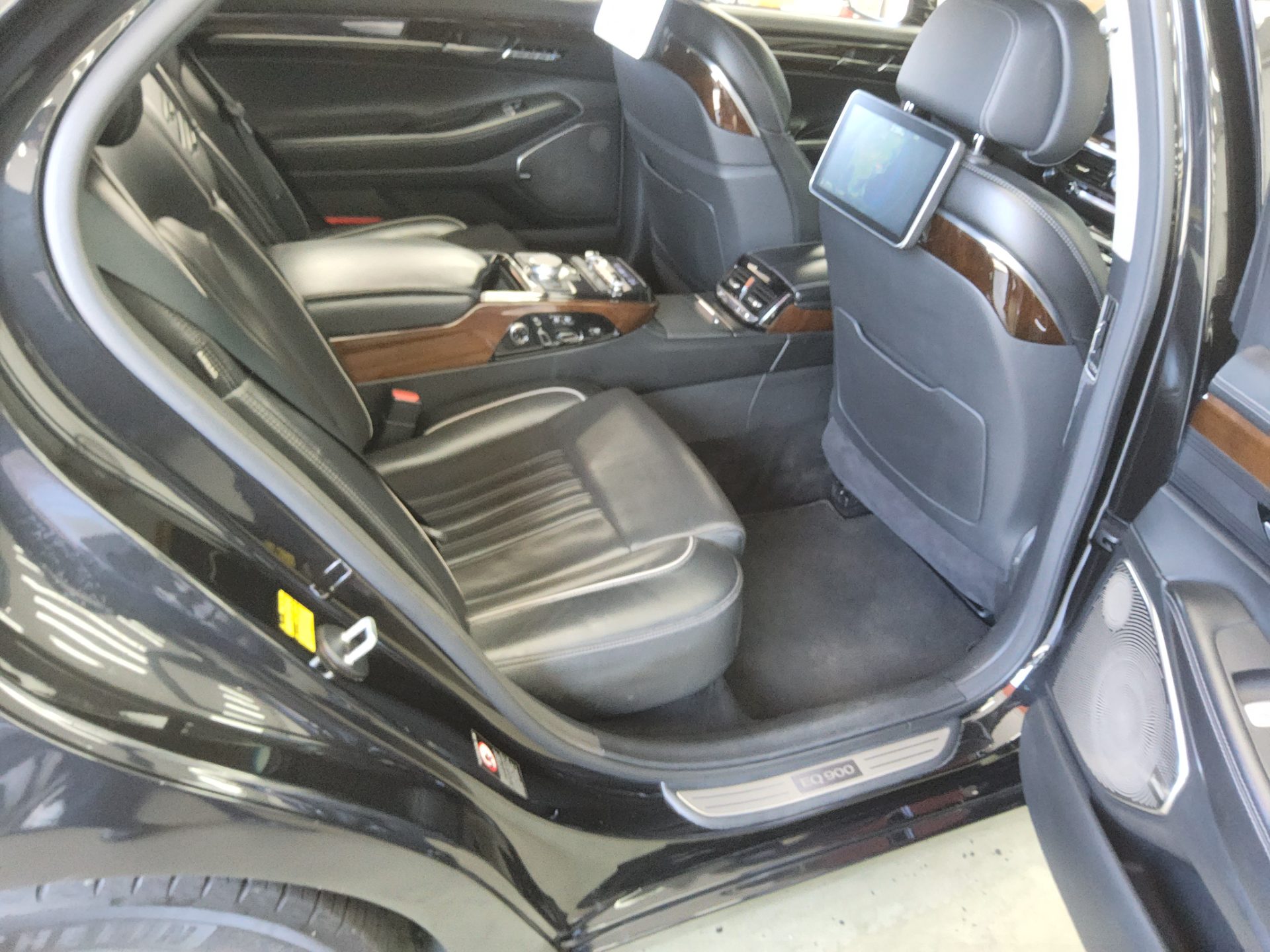 2018 - genesis eq900
