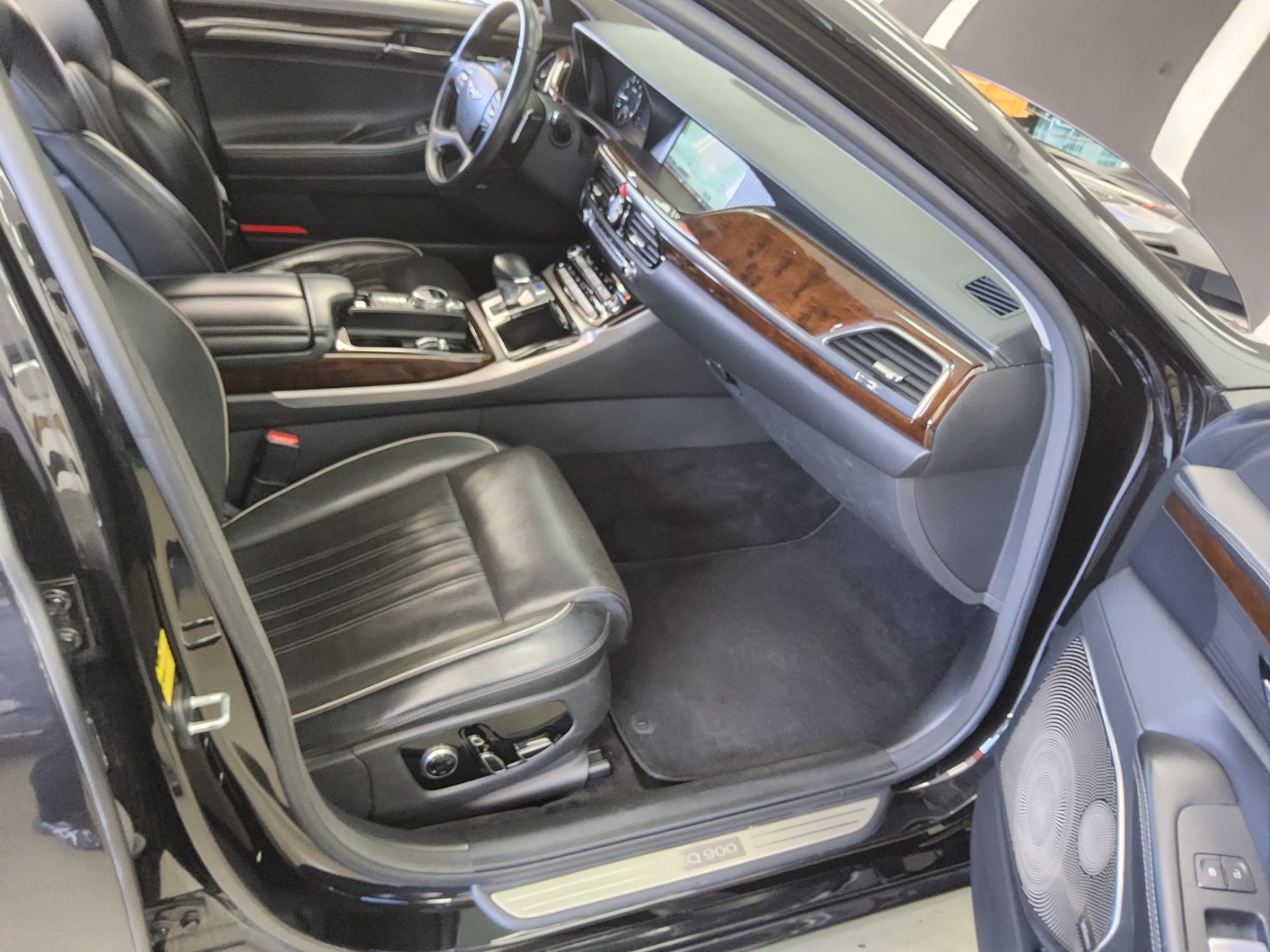 2018 - genesis eq900