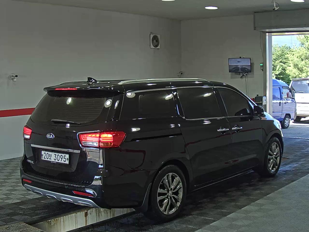 2018 - kia carnival