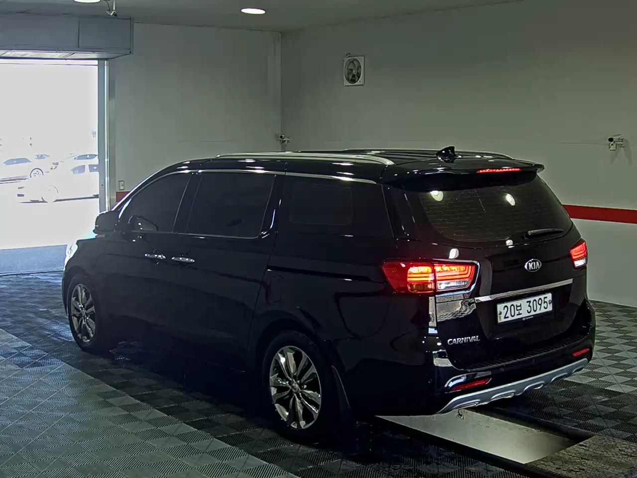 2018 - kia carnival