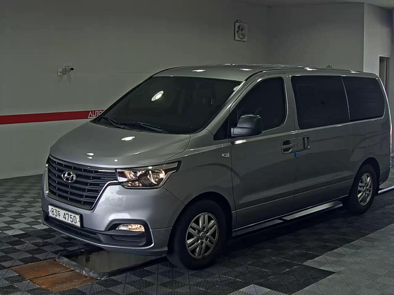HYUNDAI GRAND STAREX