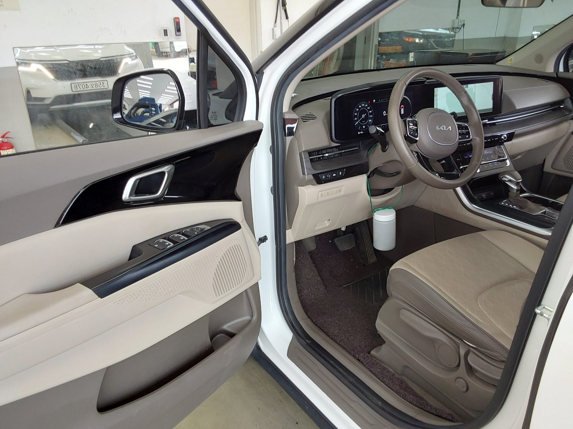 2023 - kia carnival