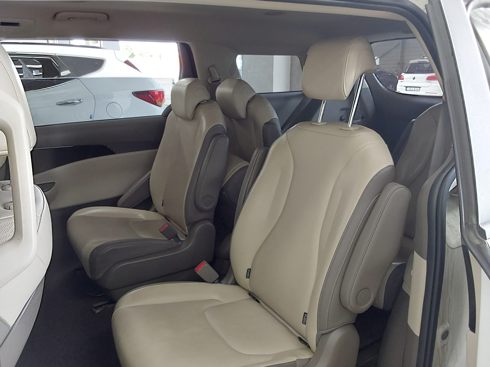 2023 - kia carnival