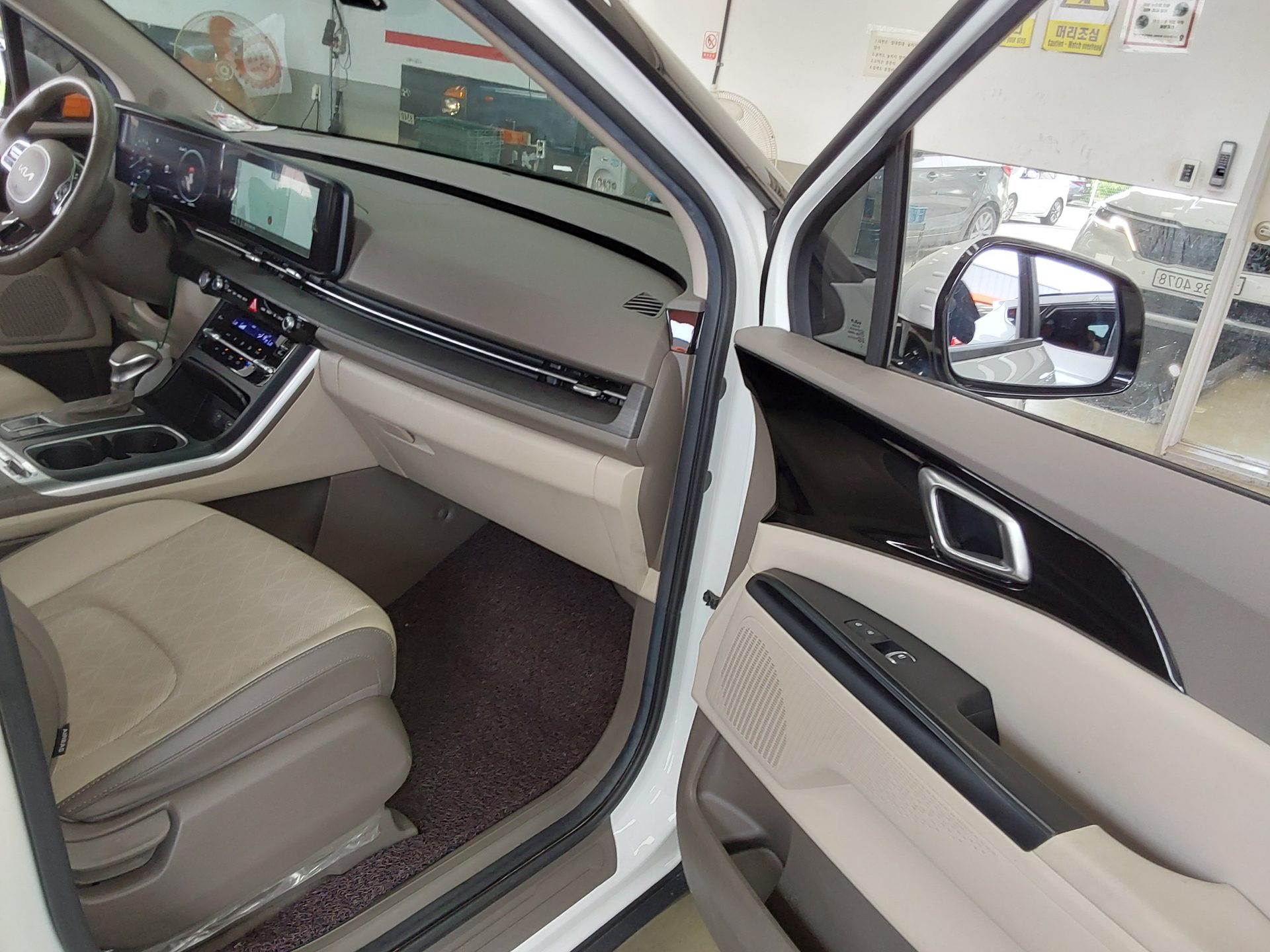 2023 - kia carnival