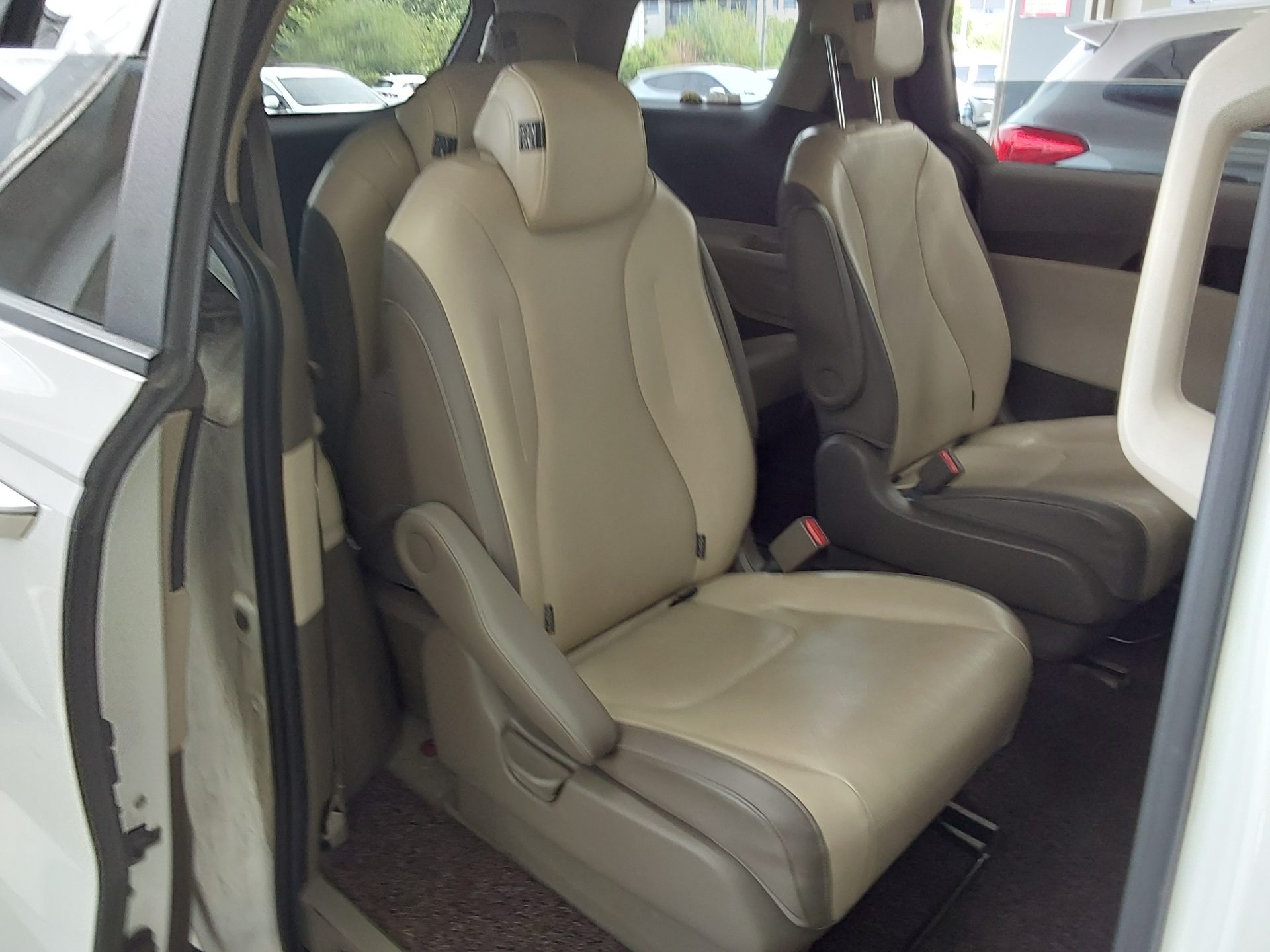 2023 - kia carnival