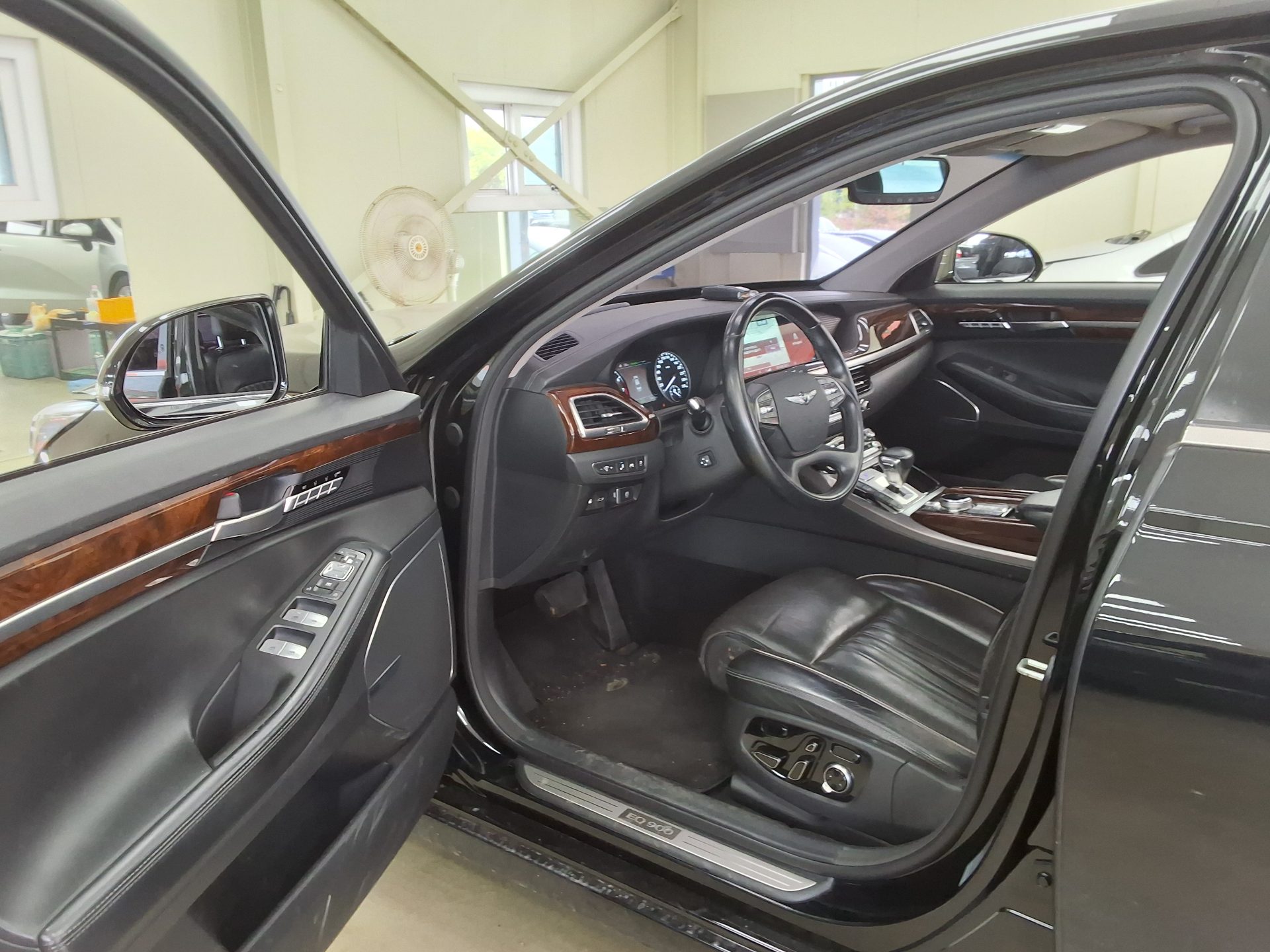 2016 - genesis eq900
