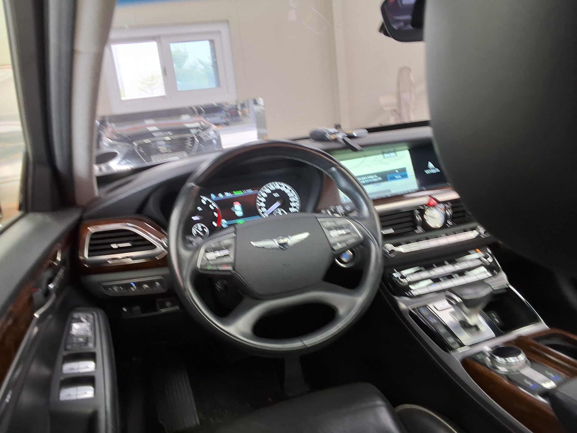 2016 - genesis eq900