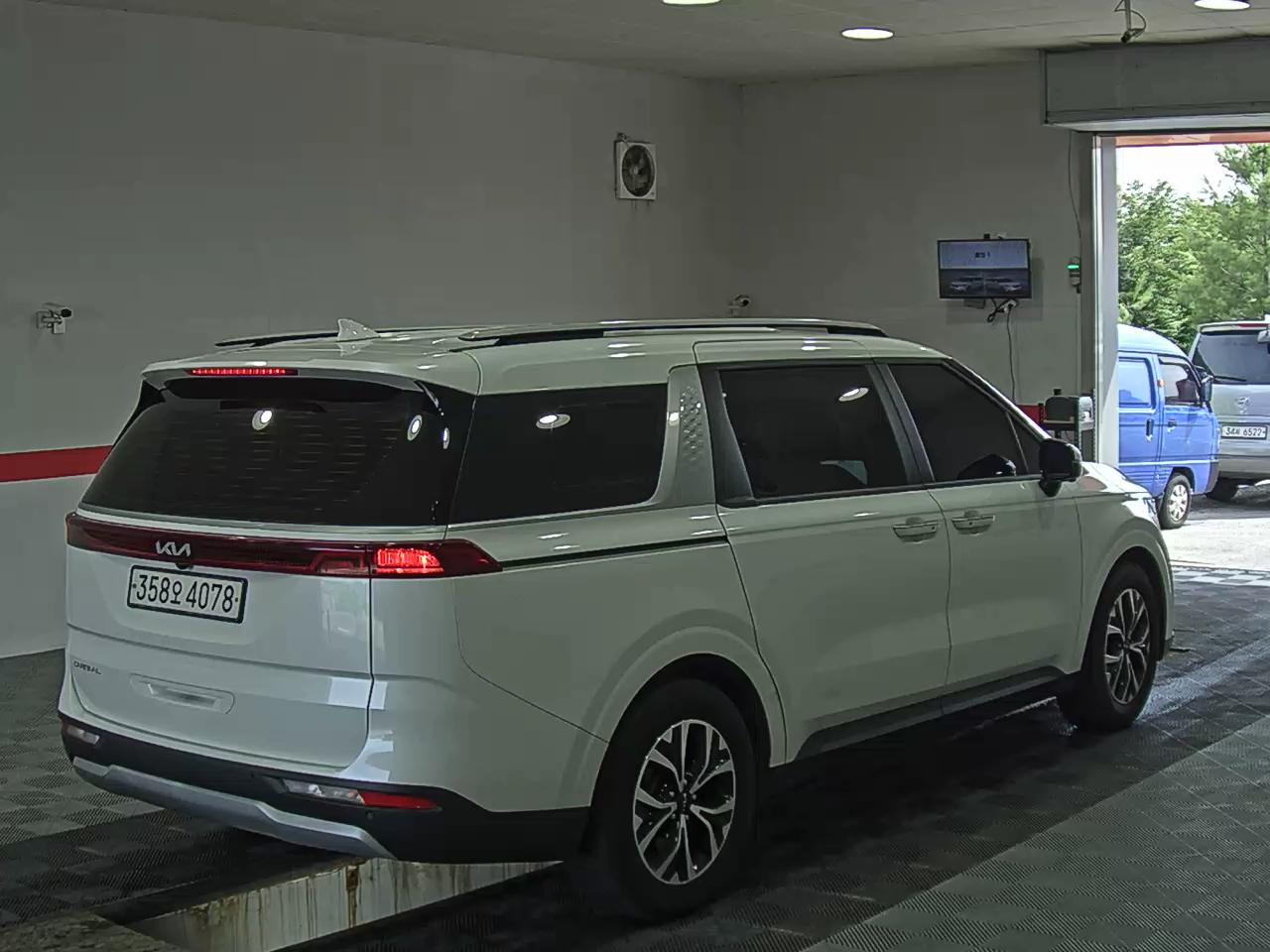 2023 - kia carnival