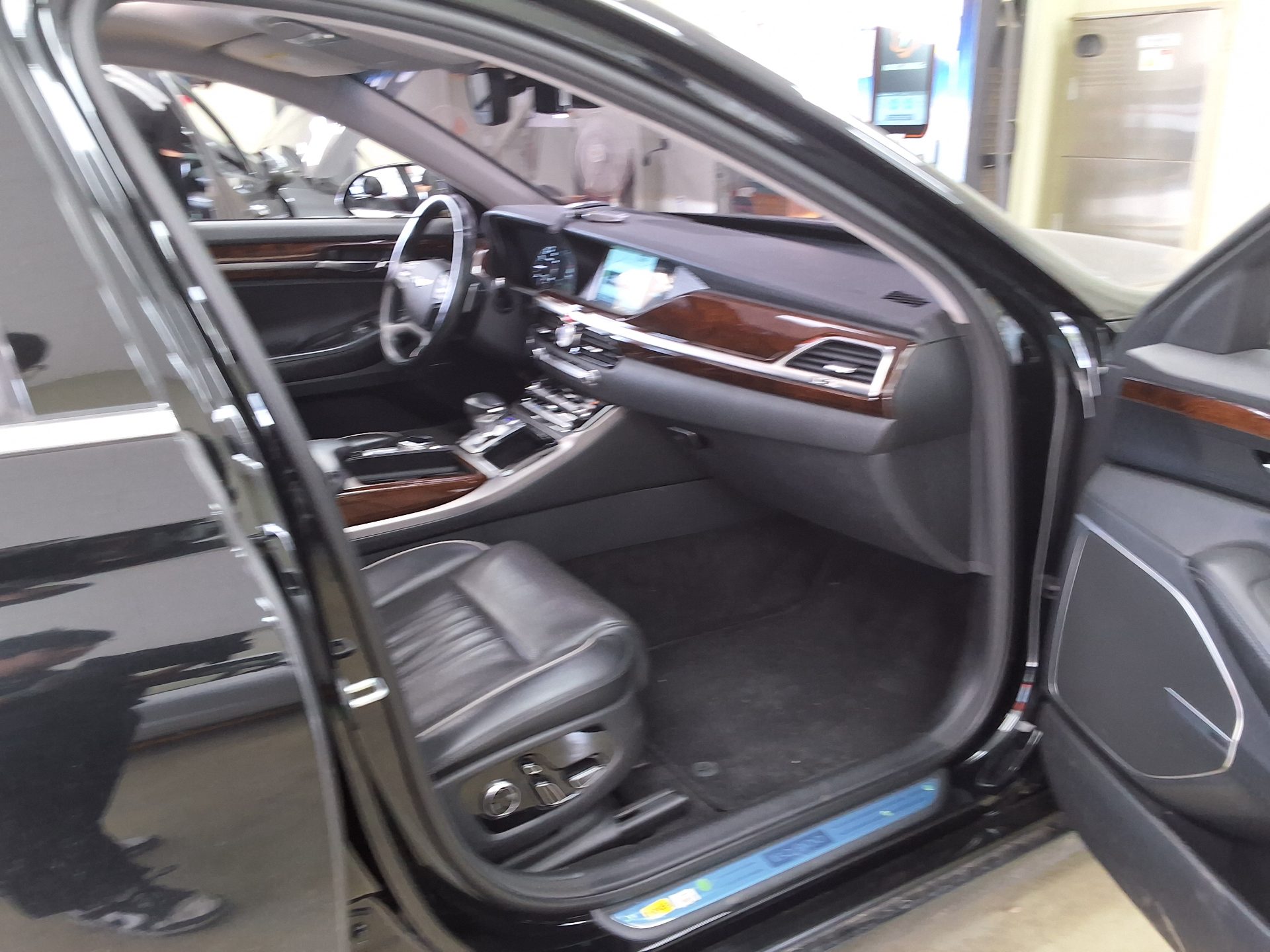 2016 - genesis eq900