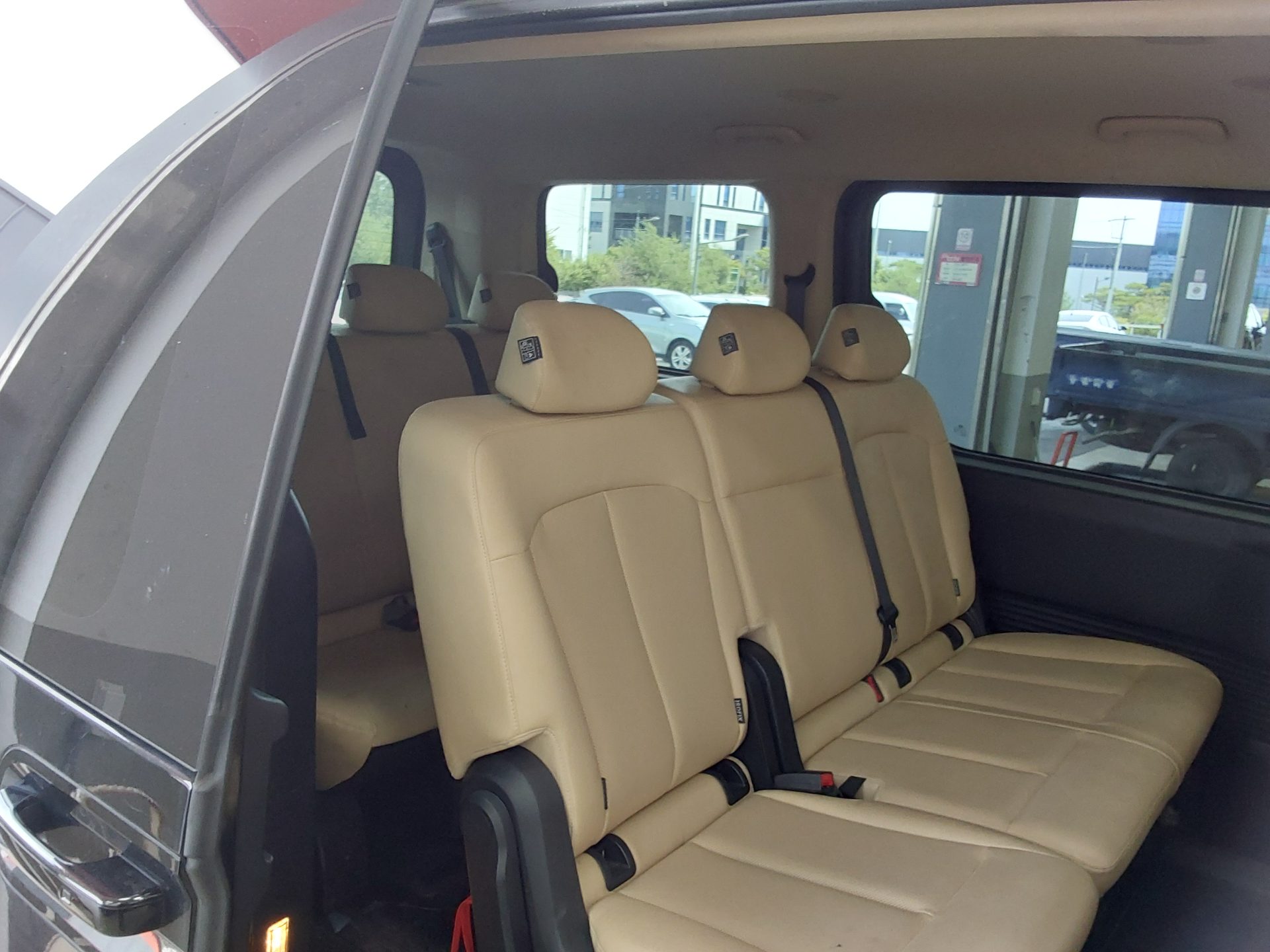 2022 - hyundai staria