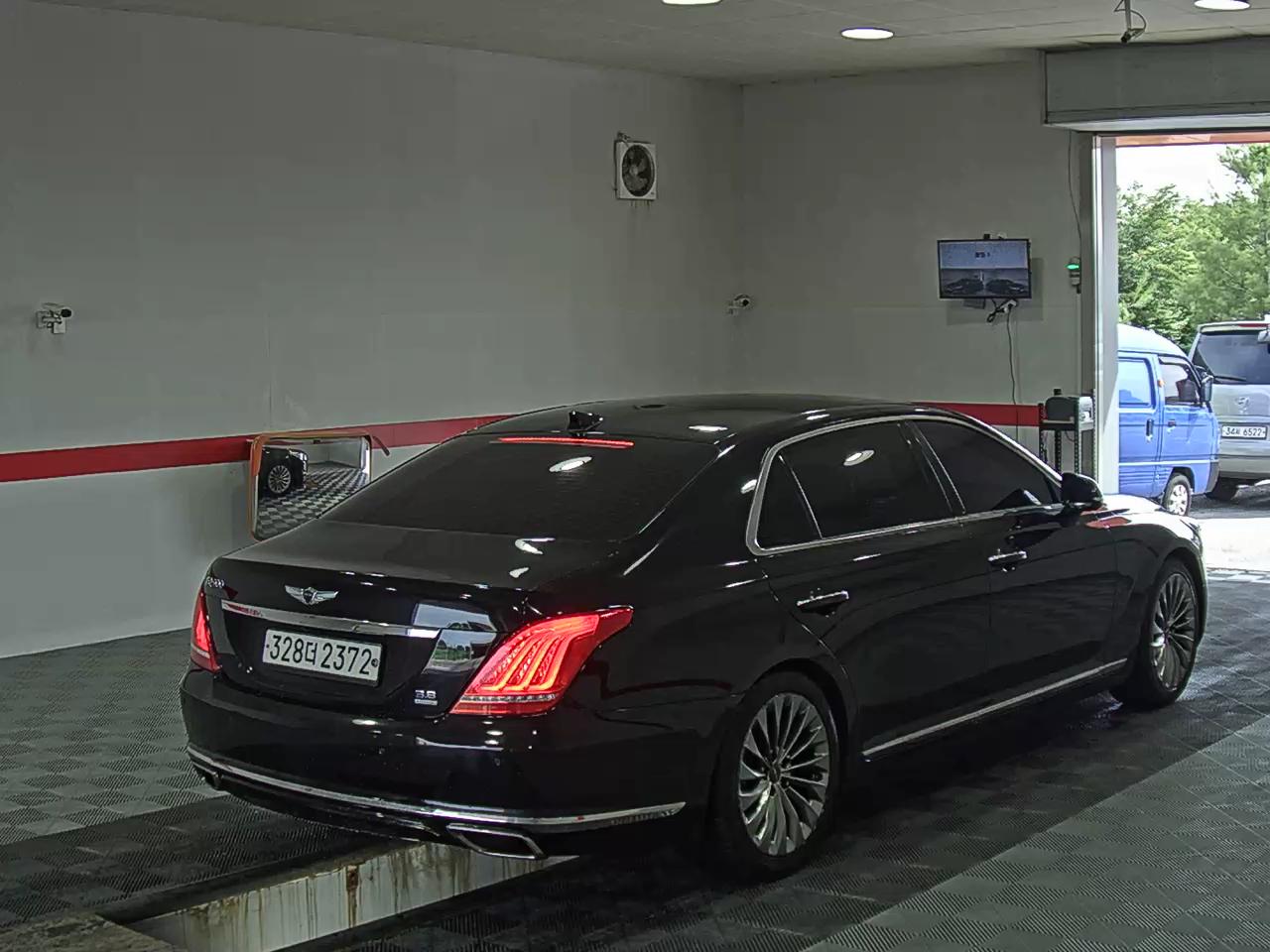 2016 - genesis eq900