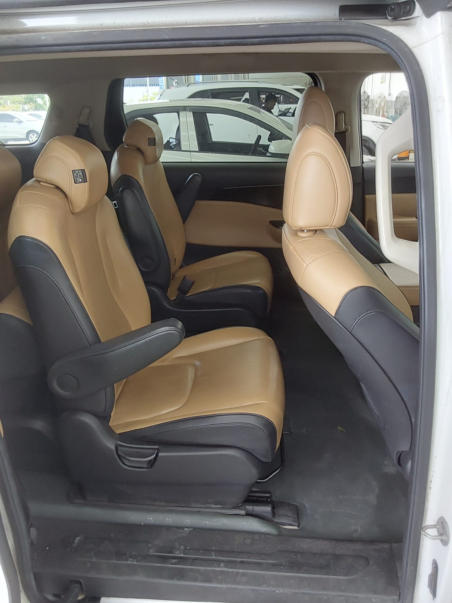 2021 - kia carnival
