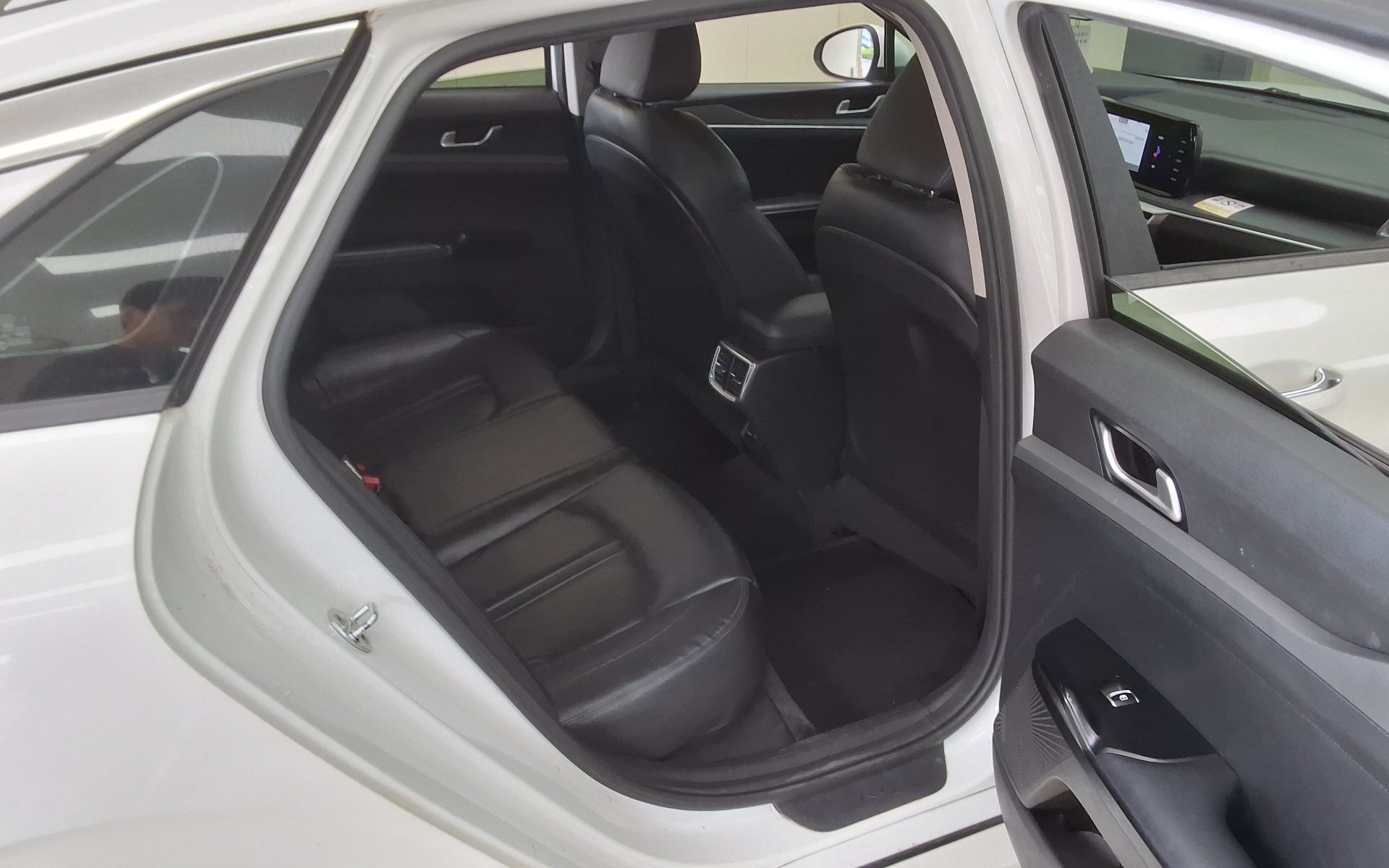 2022 - kia k5