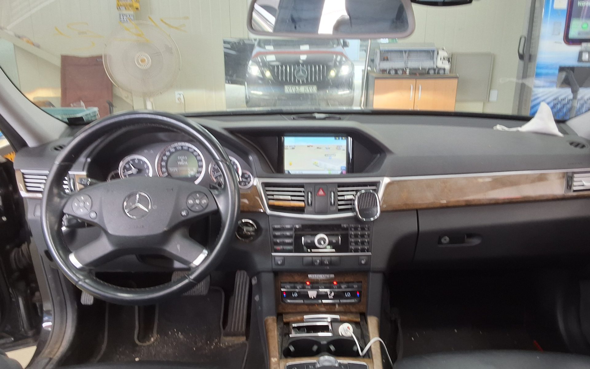 2011 - mercedes-benz e300
