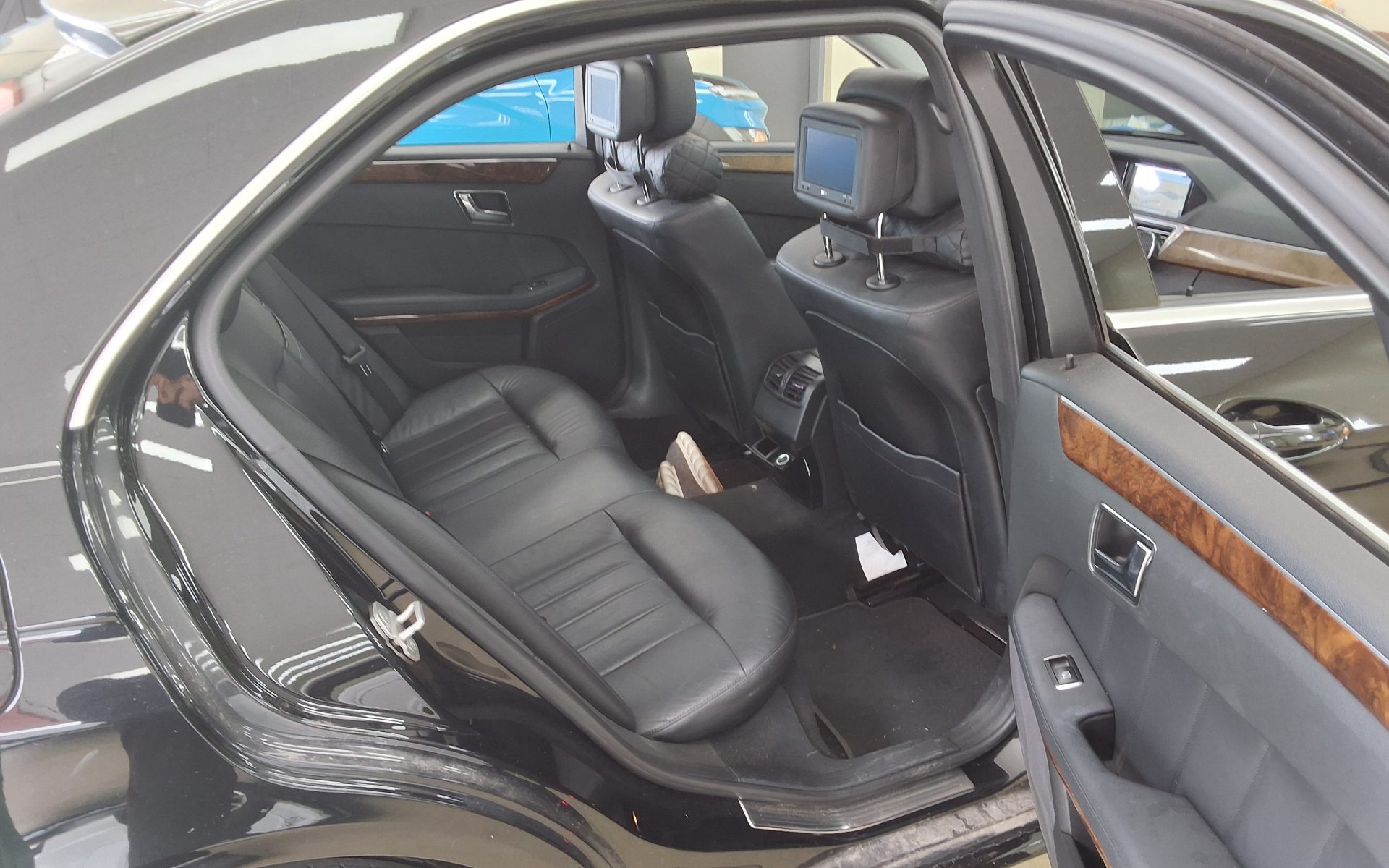 2011 - mercedes-benz e300