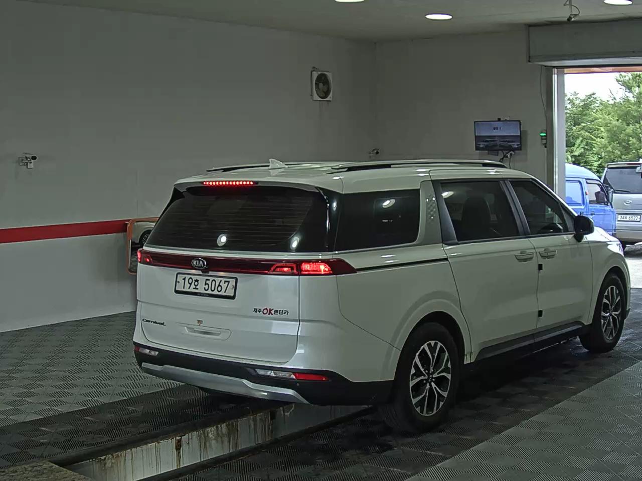 2021 - kia carnival