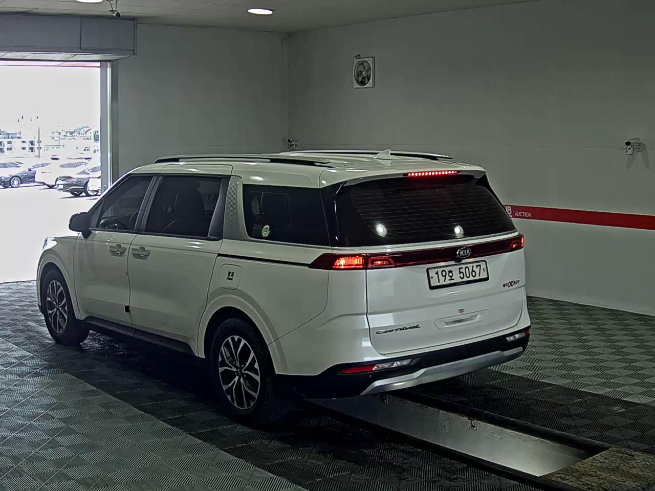 2021 - kia carnival