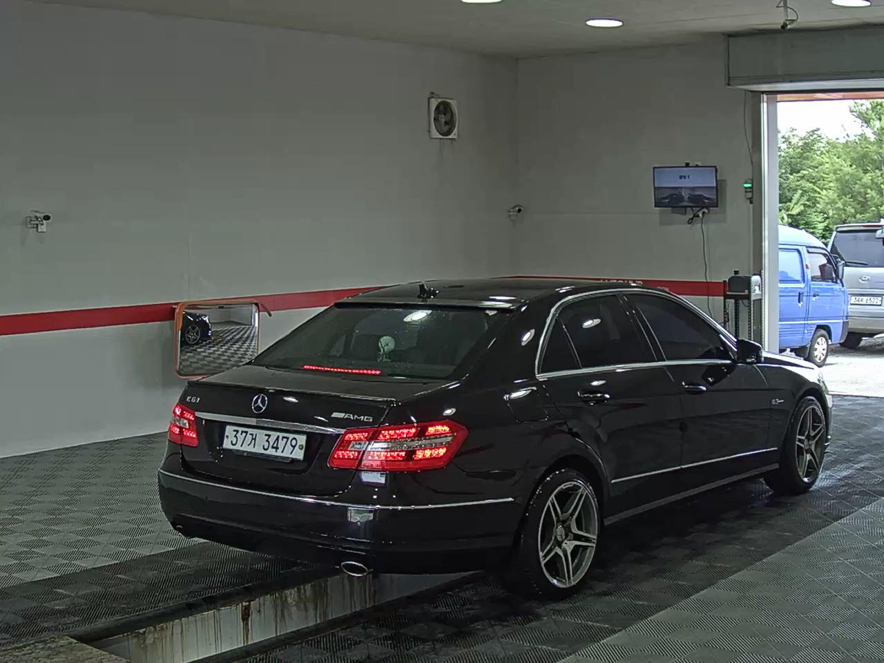 2011 - mercedes-benz e300