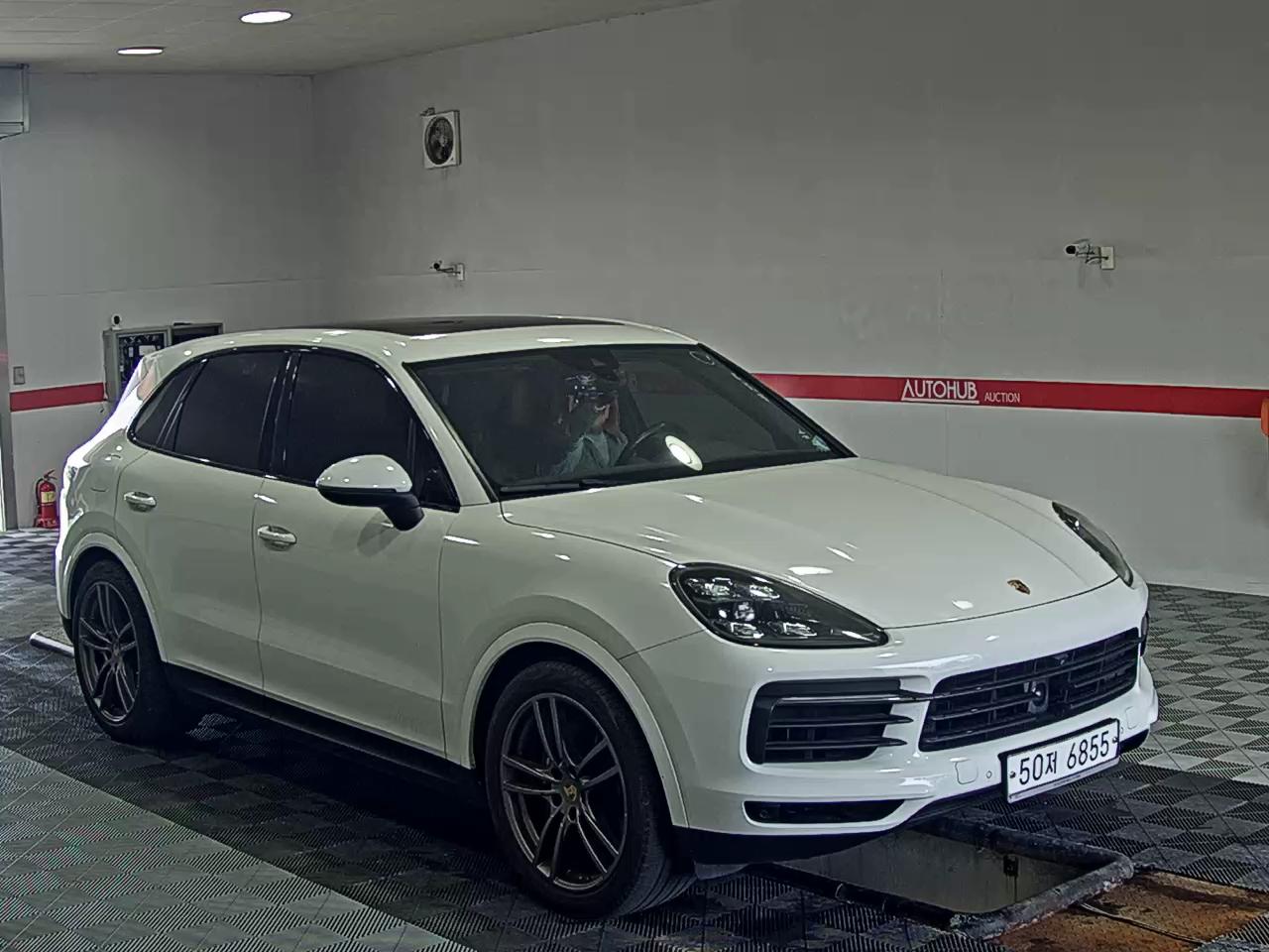 2019 - porsche cayenne