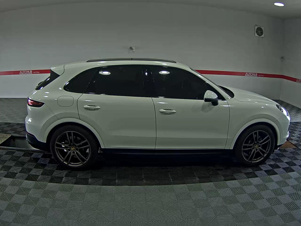 2019 - porsche cayenne