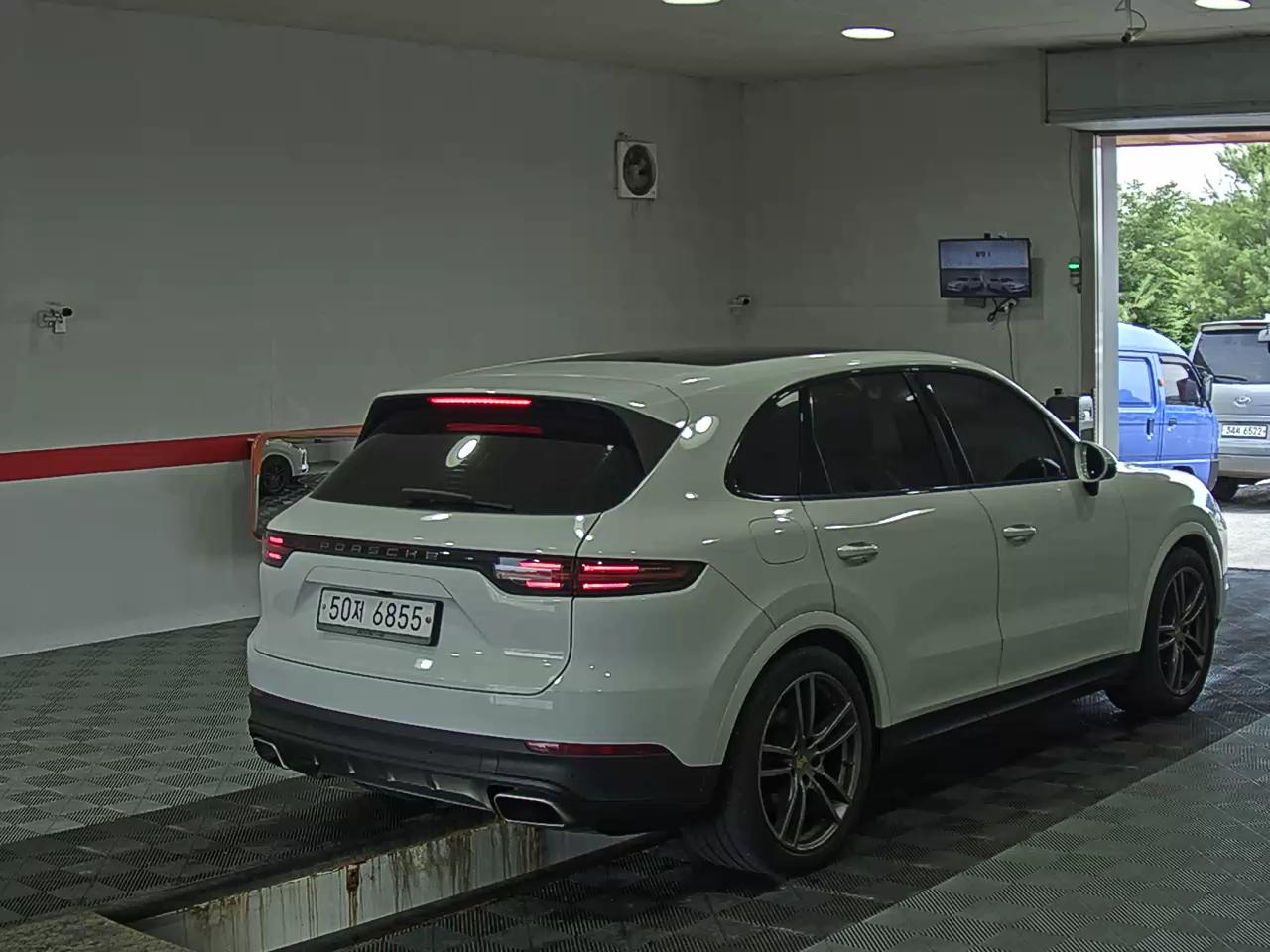 2019 - porsche cayenne