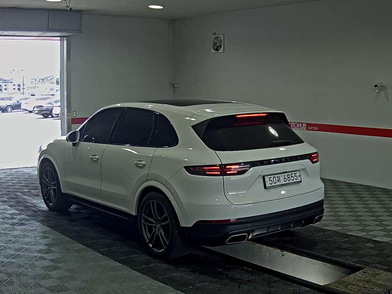 2019 - porsche cayenne