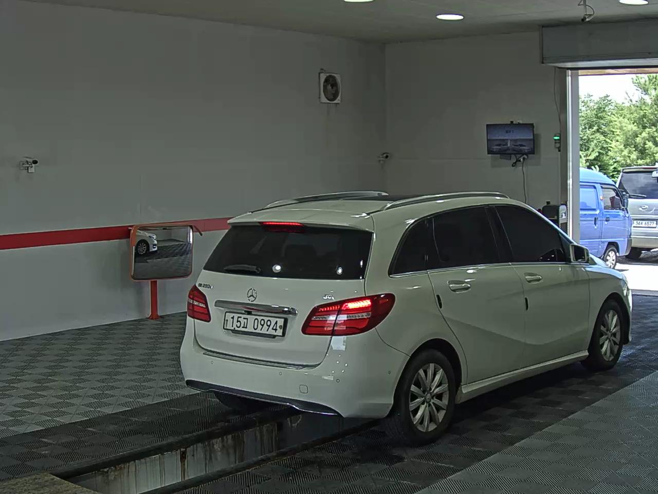 2016 - mercedes-benz b200d