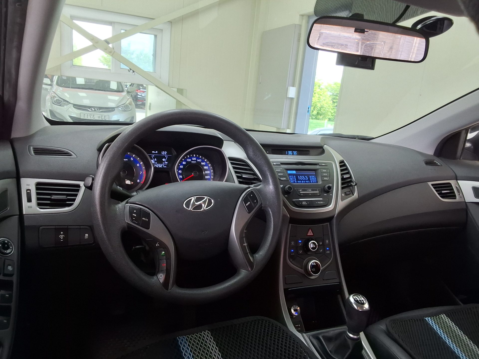 2015 - hyundai avante