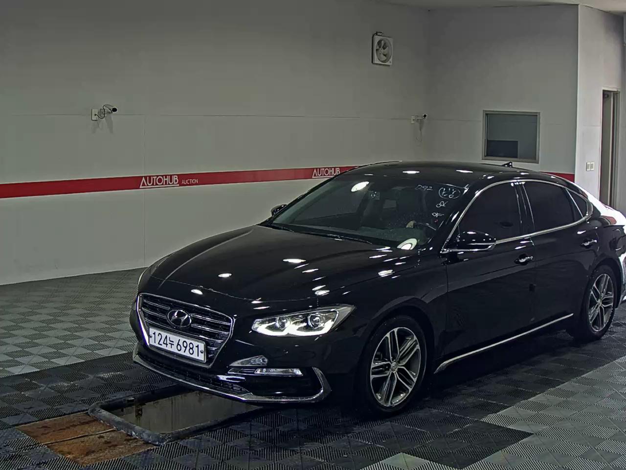 HYUNDAI GRANDEUR GDi RENTAL CAR