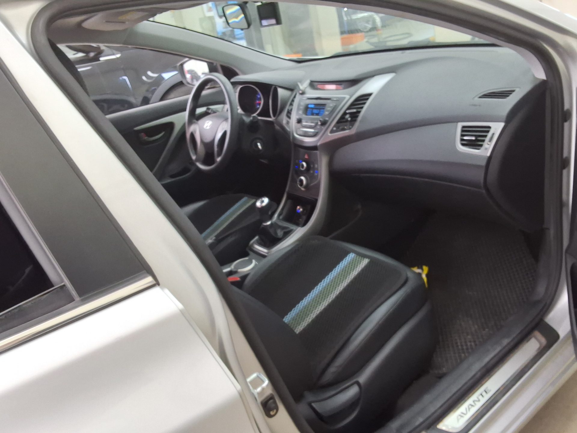 2015 - hyundai avante