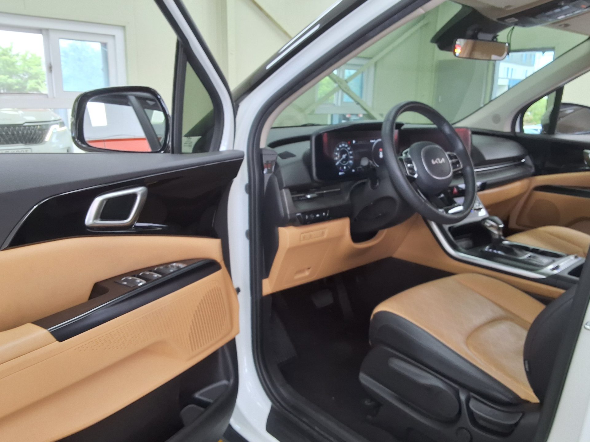 2023 - kia carnival