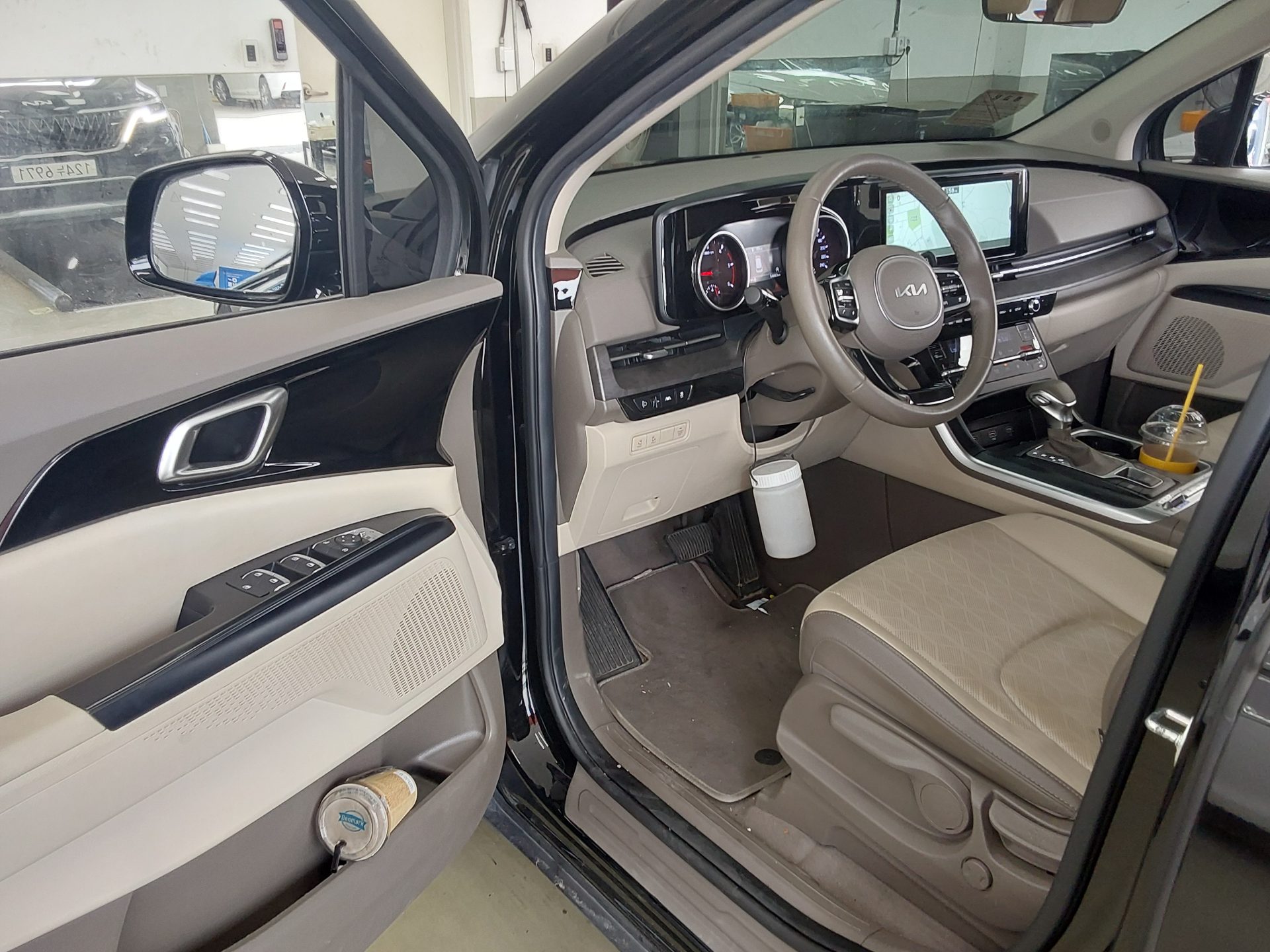 2023 - kia carnival
