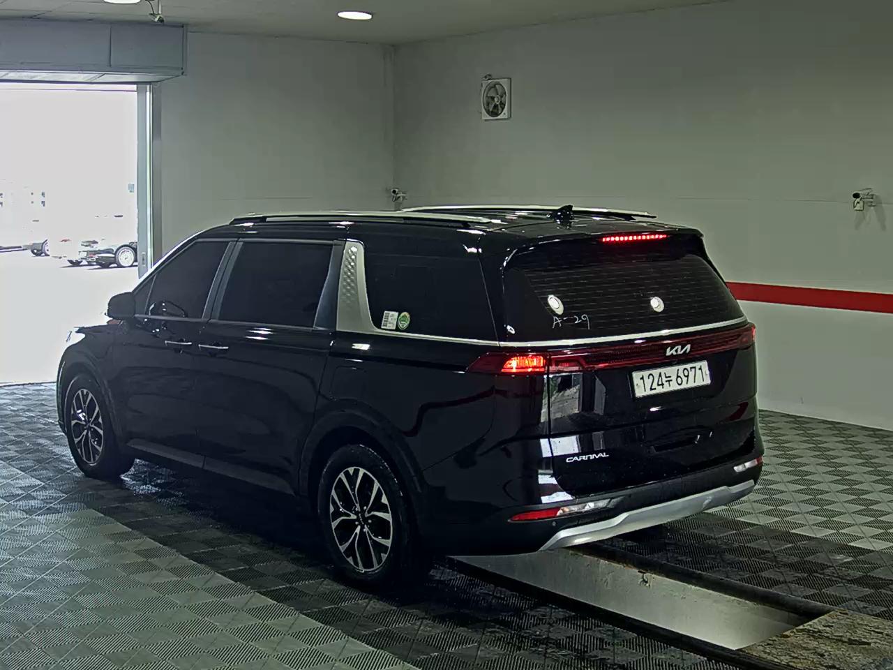 2023 - kia carnival