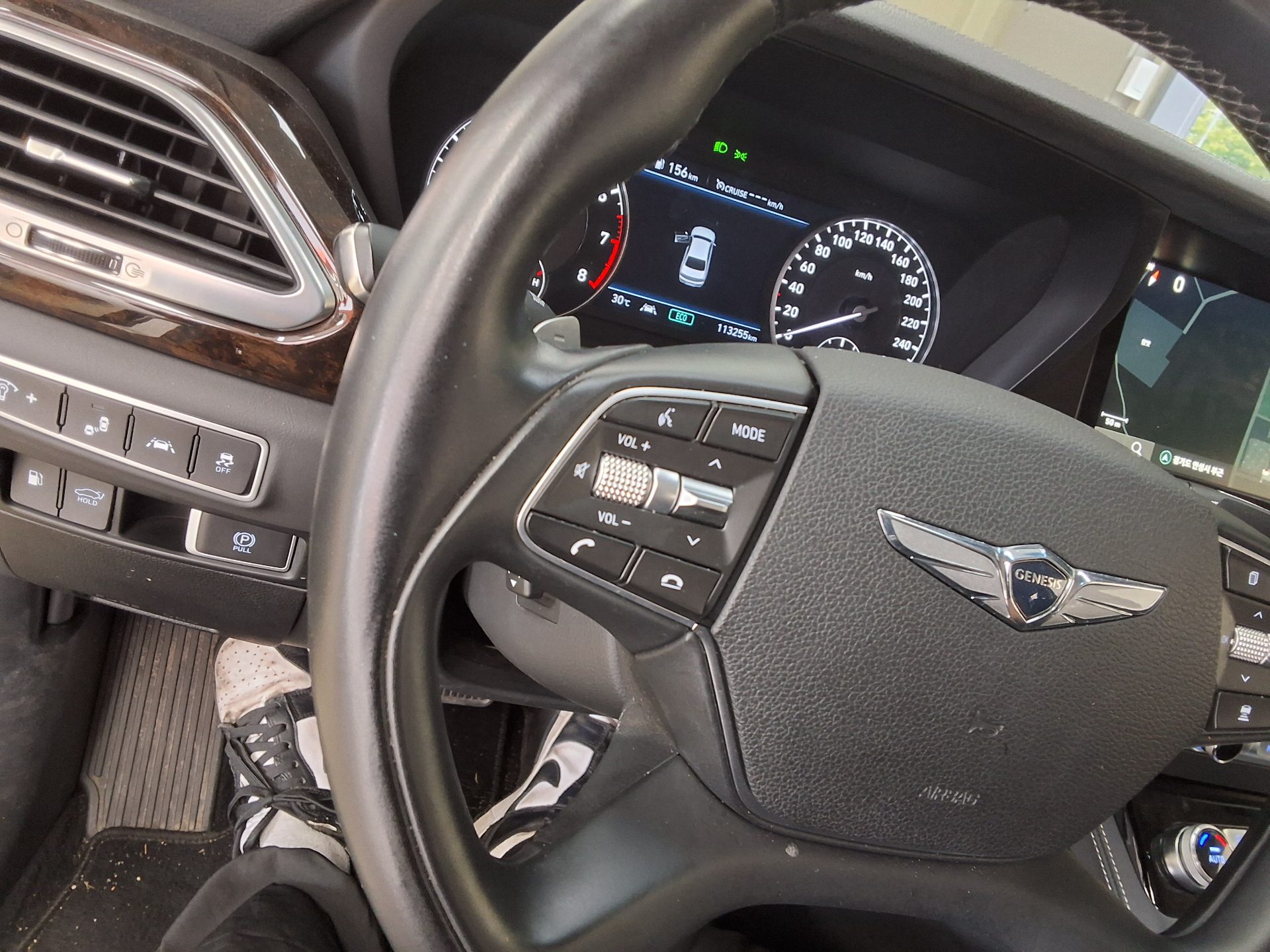 2019 - genesis g90