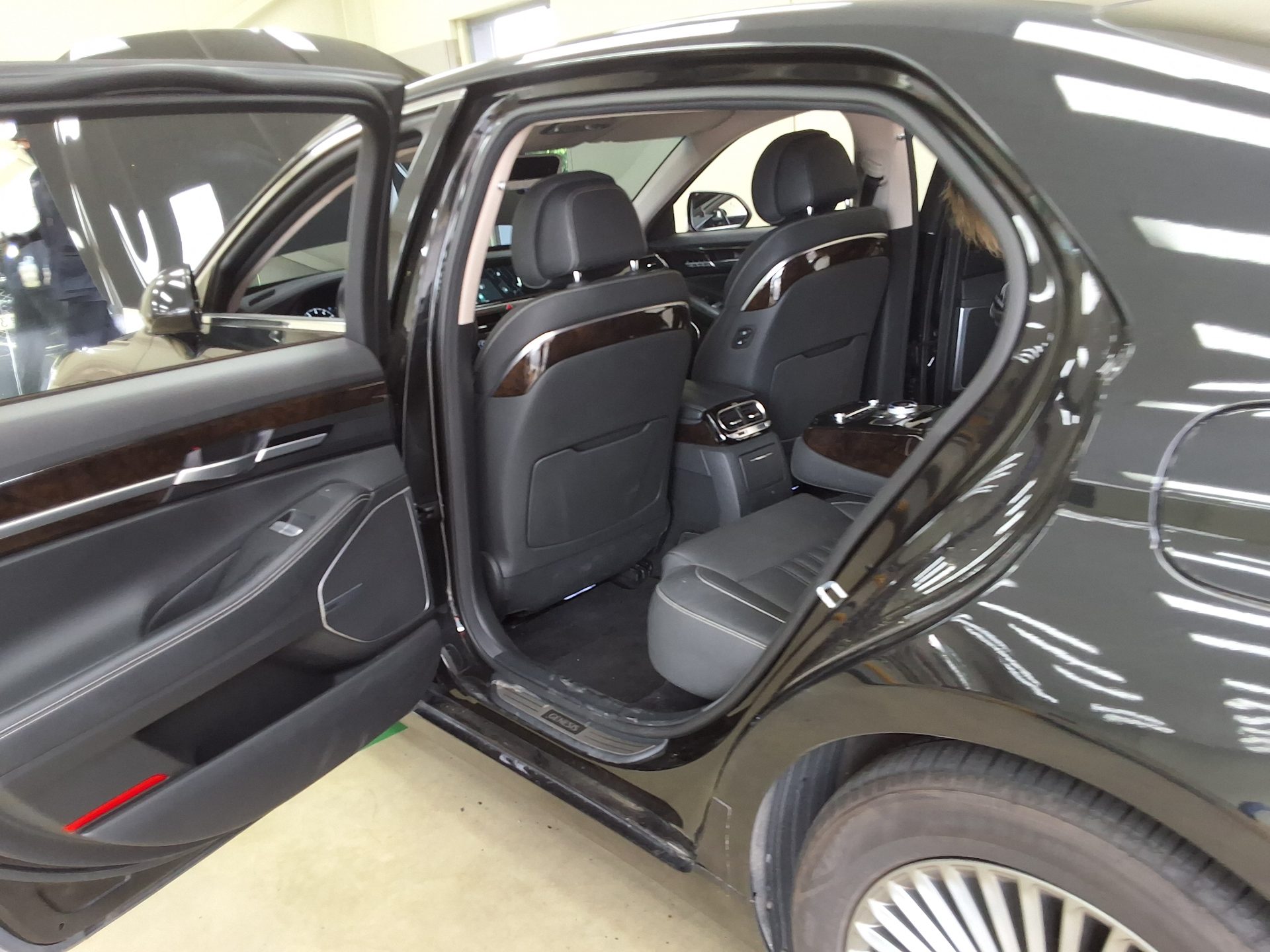 2019 - genesis g90