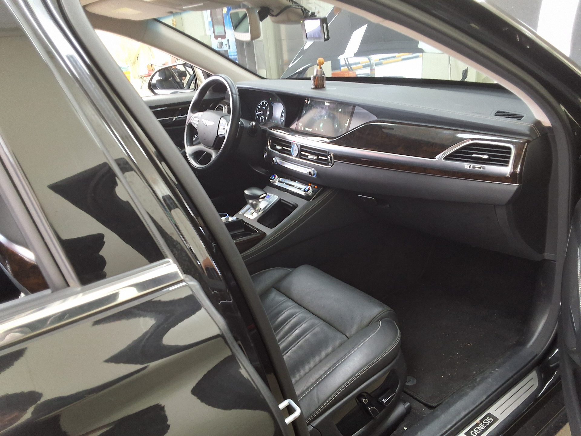 2019 - genesis g90