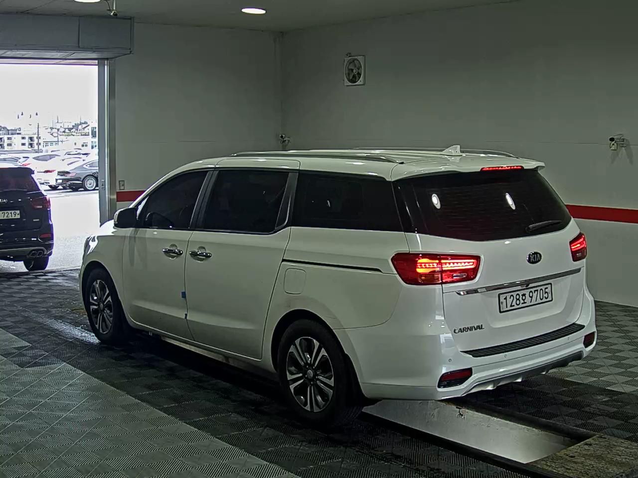 2020 - kia carnival