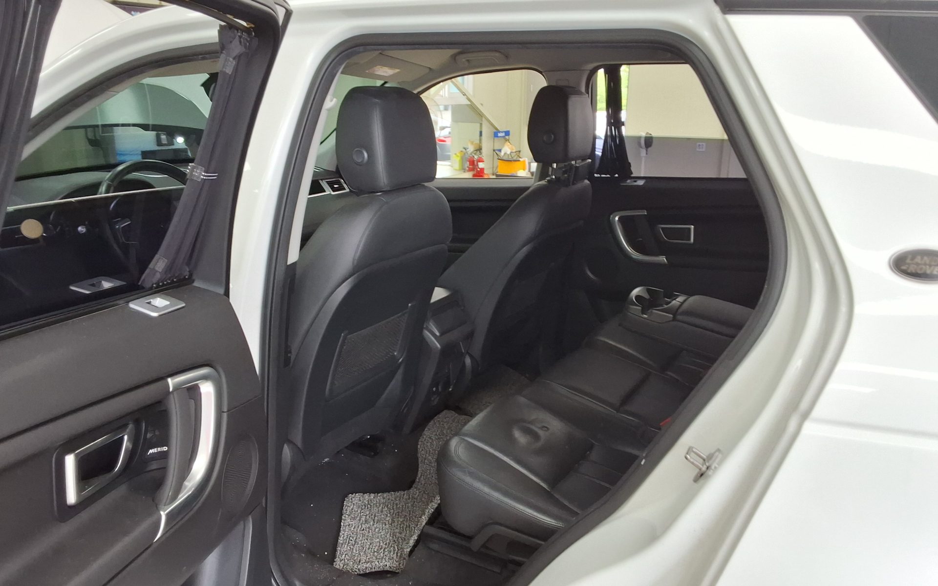2017 - land rover discovery