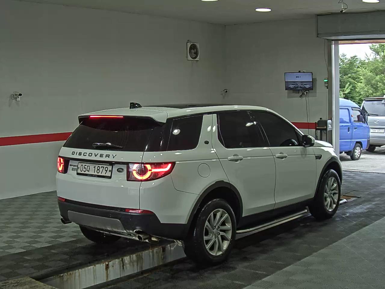 2017 - land rover discovery