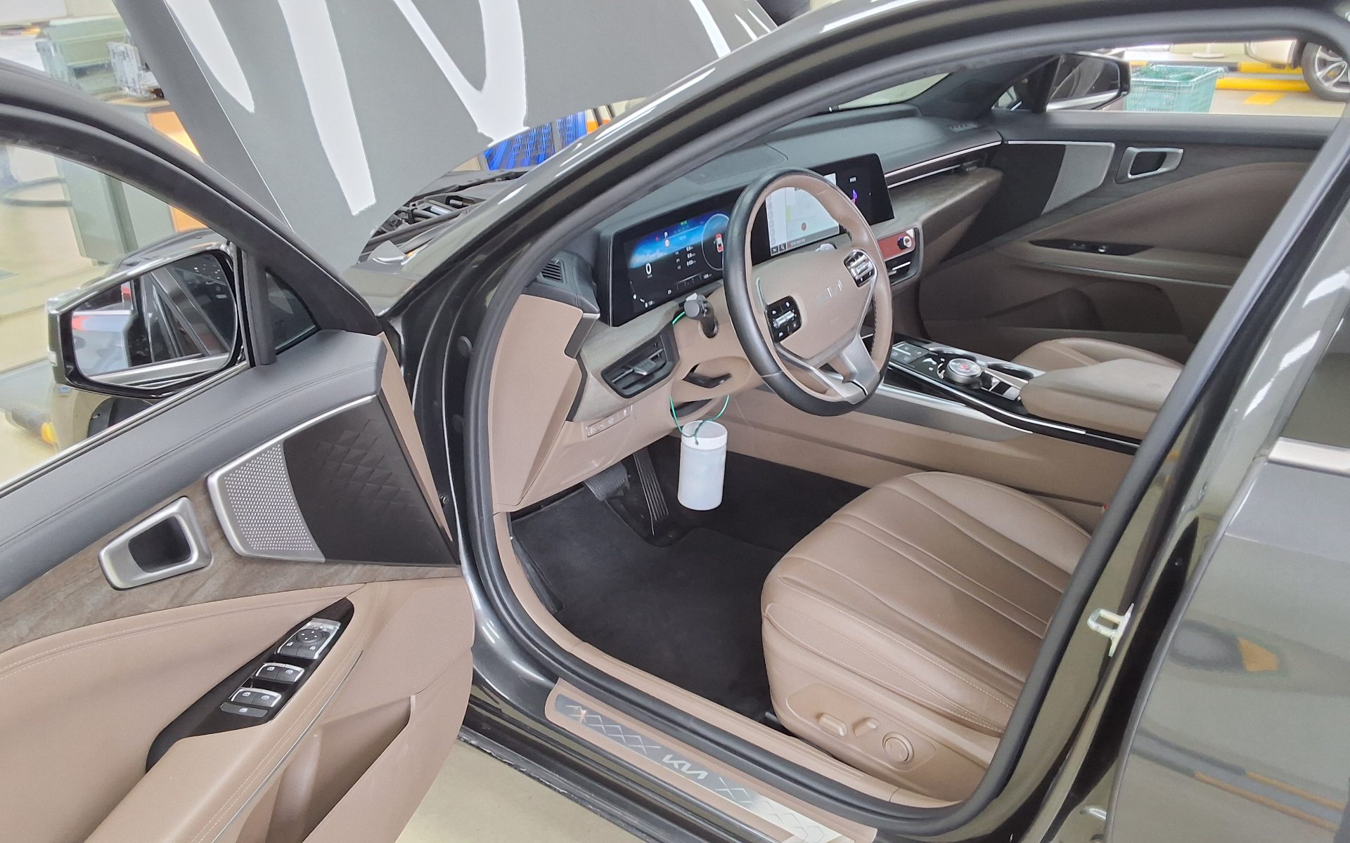 2023 - kia k8
