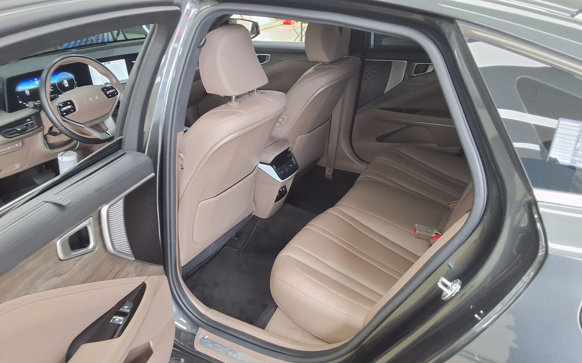 2023 - kia k8